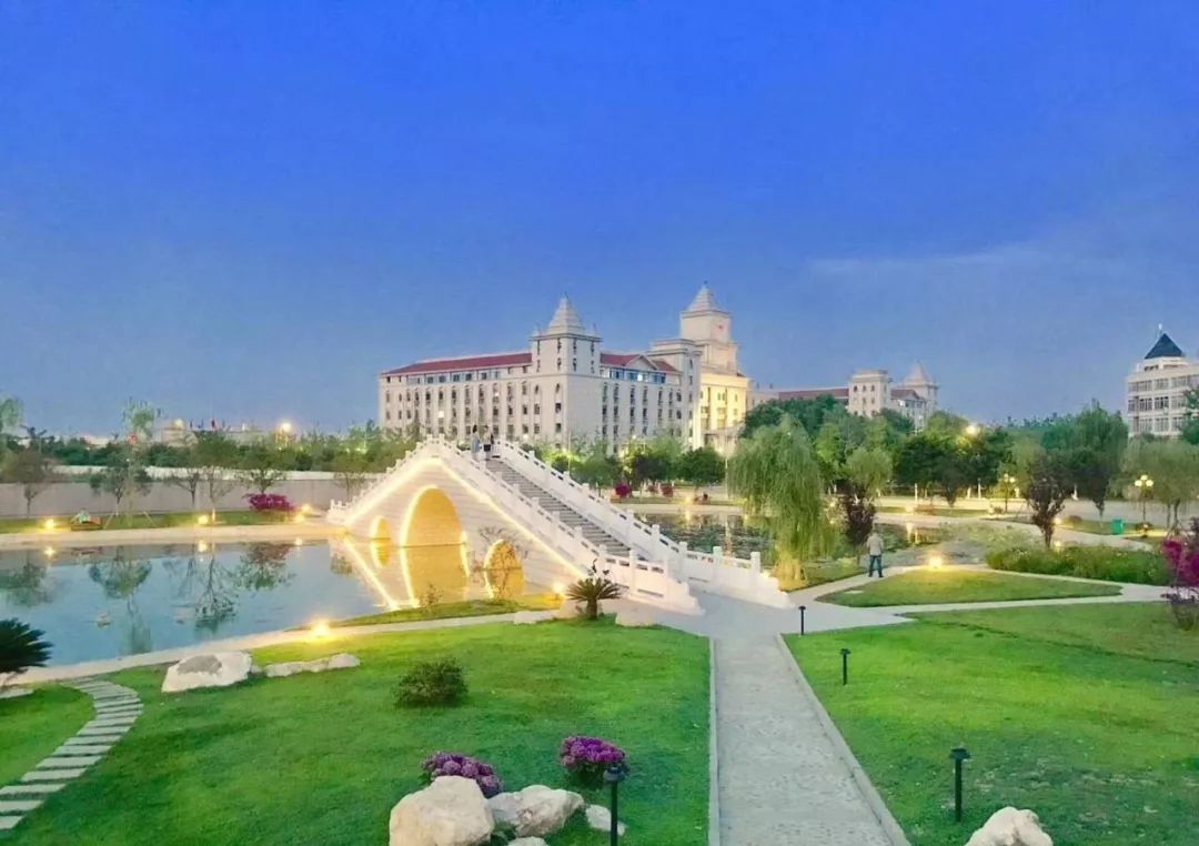 閿﹀煄鐨囧璐垫棌瀛﹂櫌,鎴愰兘閿﹀煄璐垫棌瀛﹂櫌