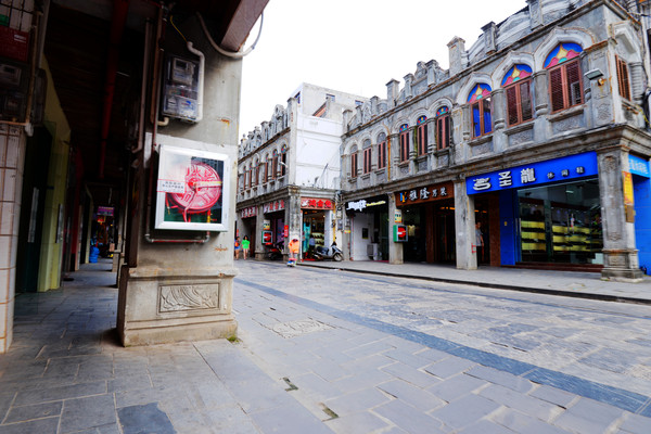 幸亏我来了再不来素材就没了,海南月亮湾的夜晚