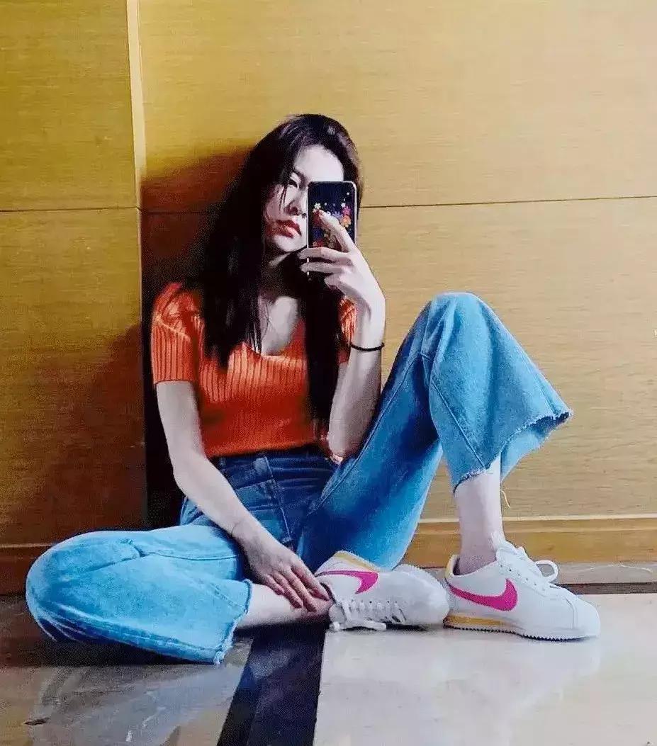 刘雯米兰时装周试装,刘雯维密走秀比心