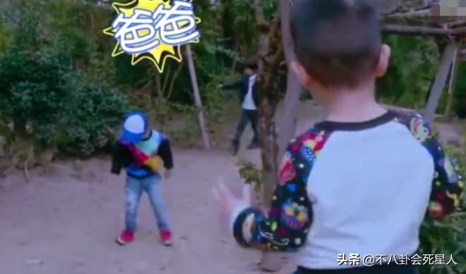 爸爸最可爱一瞬间,家有萌宝kimi和王诗龄太搞笑了