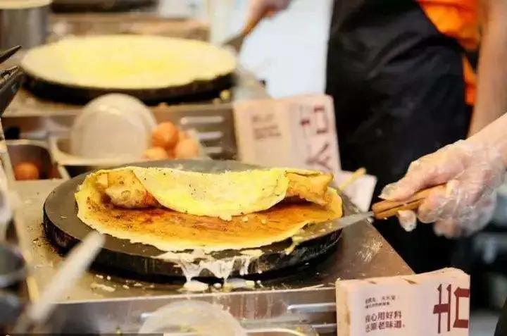 做煎饼果子生意技巧,煎饼果子摊的赚钱方式