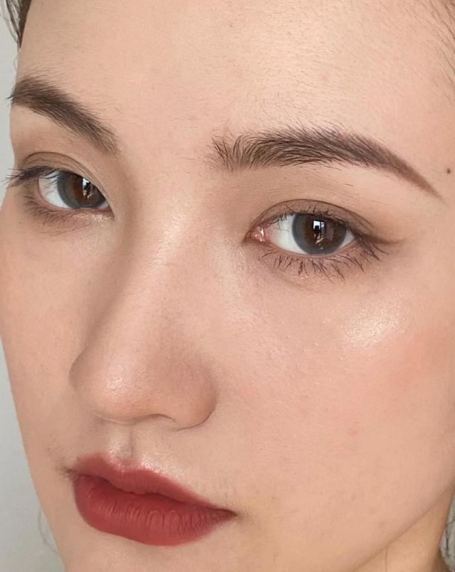 40岁女人新手化淡妆最简单方法,如何化出白天出门好看的淡妆