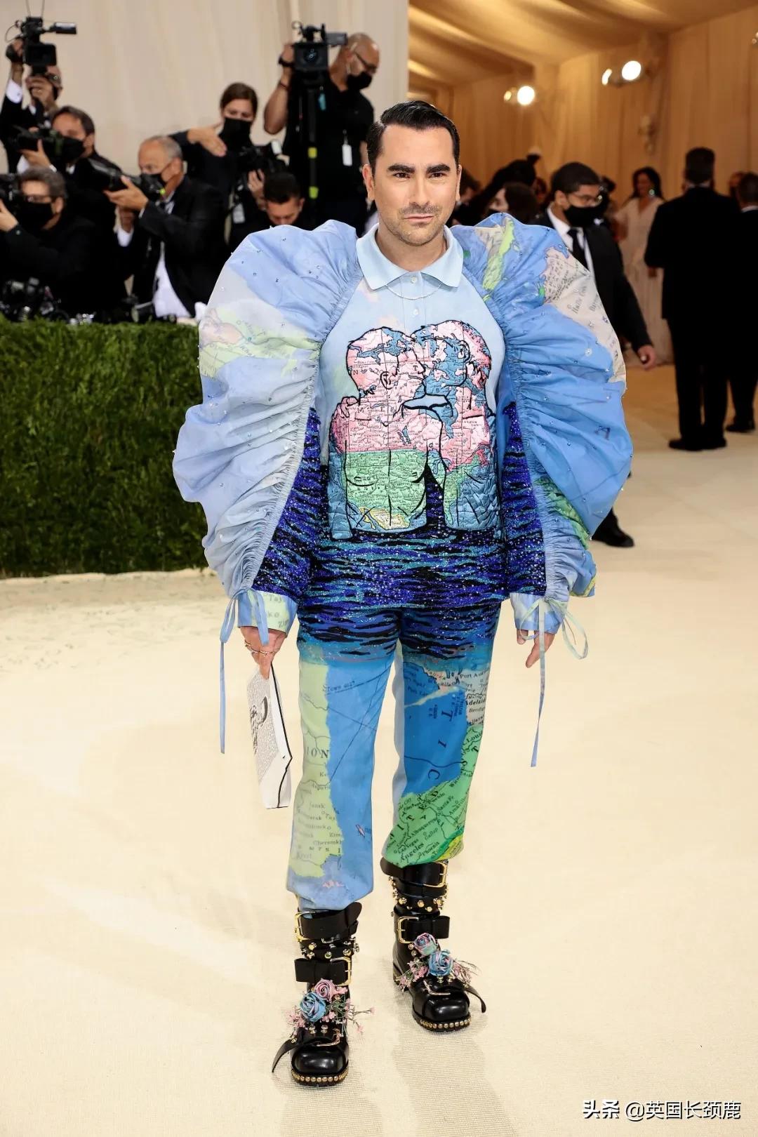 卡戴珊化身摄魂怪、碧梨赛白雪公主...今年METGALA妖魔鬼怪再出洞