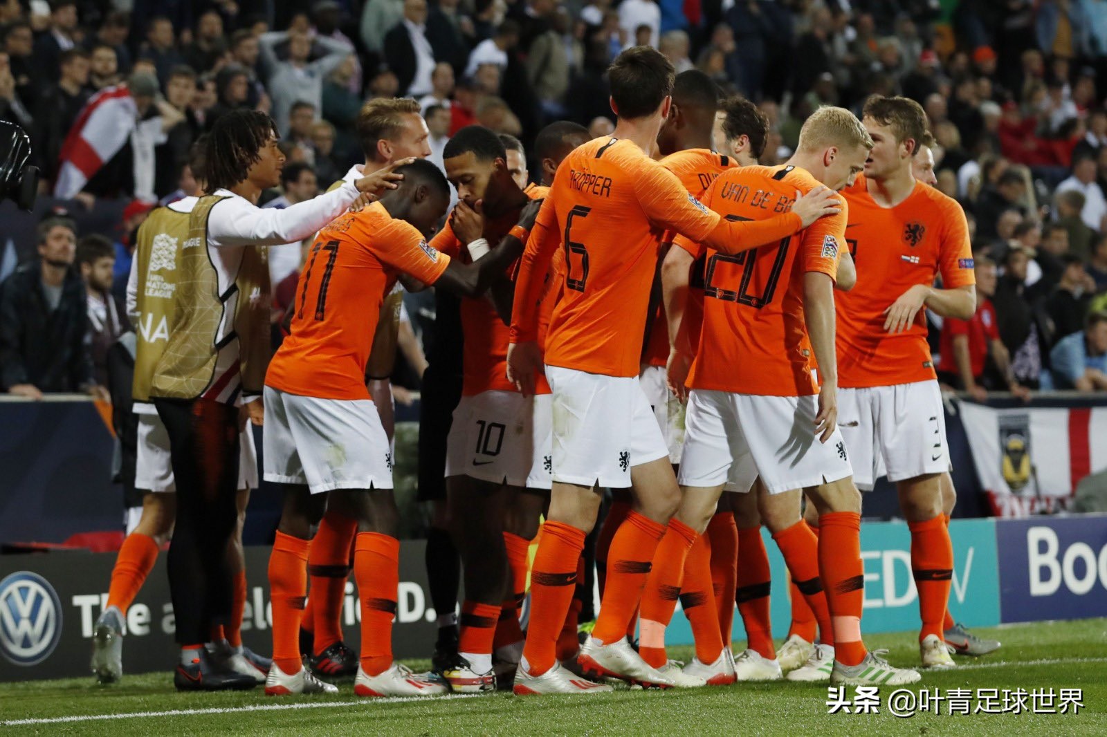 12年欧洲杯c罗荷兰个人集锦,9年等待终卫冕c罗梅开二度创历史