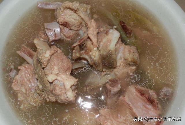 排骨焯水后为啥又老又柴？大厨教你炖排骨的正确做法，不学就亏了