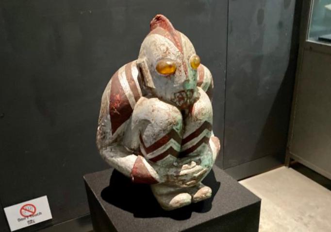 奥特曼青铜器文物,奥特曼形状的陶瓷文物