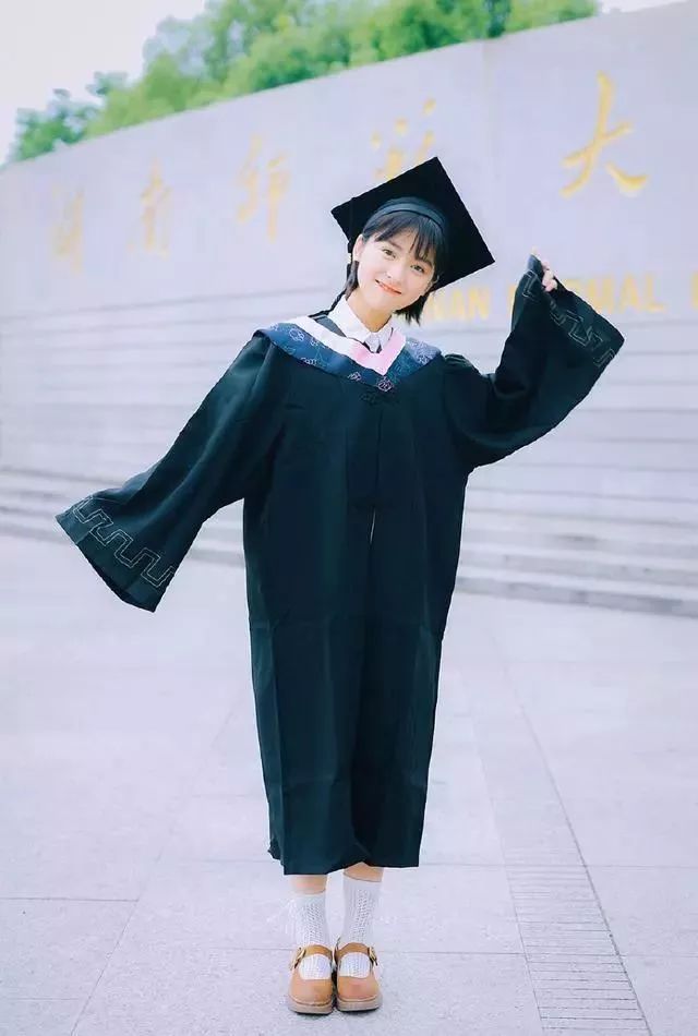 毕业季毕业照拍照姿势,毕业季来袭这些毕业照太硬核