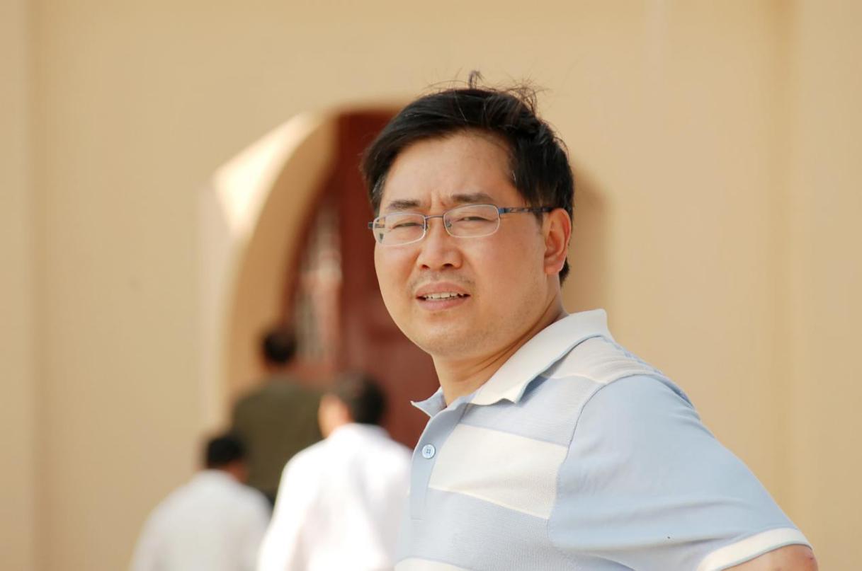 萧习华的散文《飞扬的红盖头》