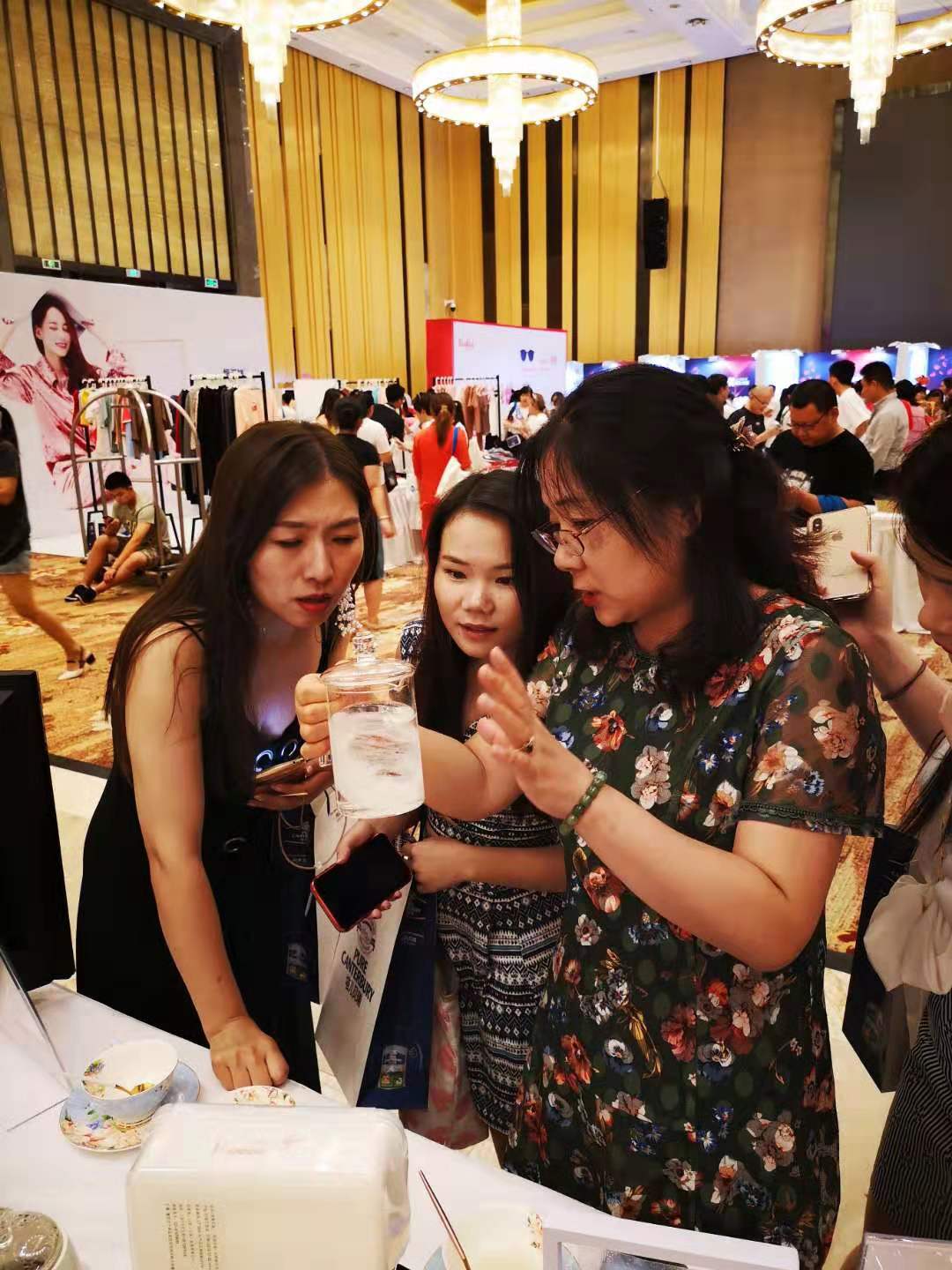 林瑞阳和他的新零售大会，恩宁堂燕窝备受时尚爱美女性追捧