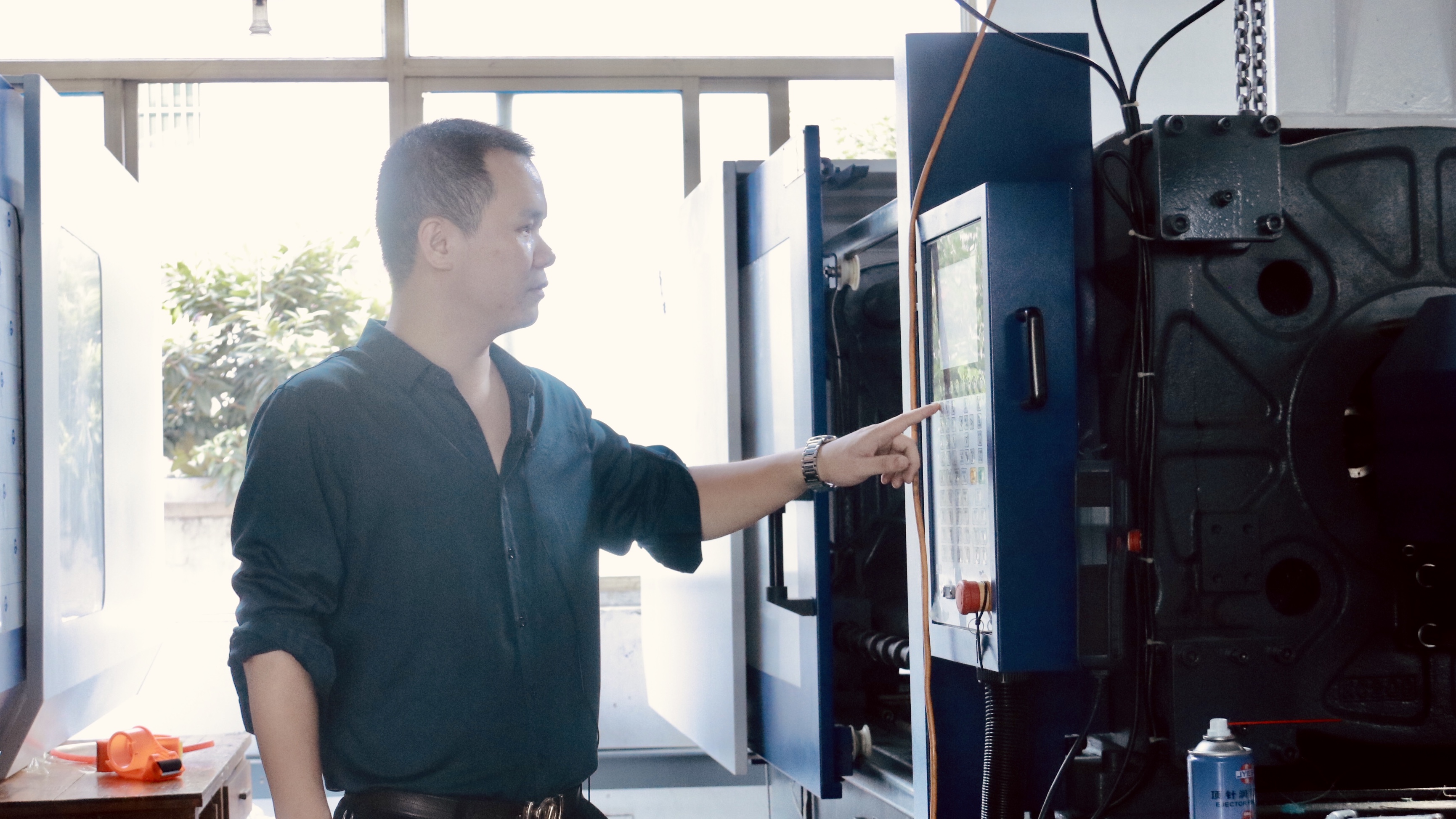 卖掉工厂专做小店，义乌商家杨晶，如何让自己“三十而立”