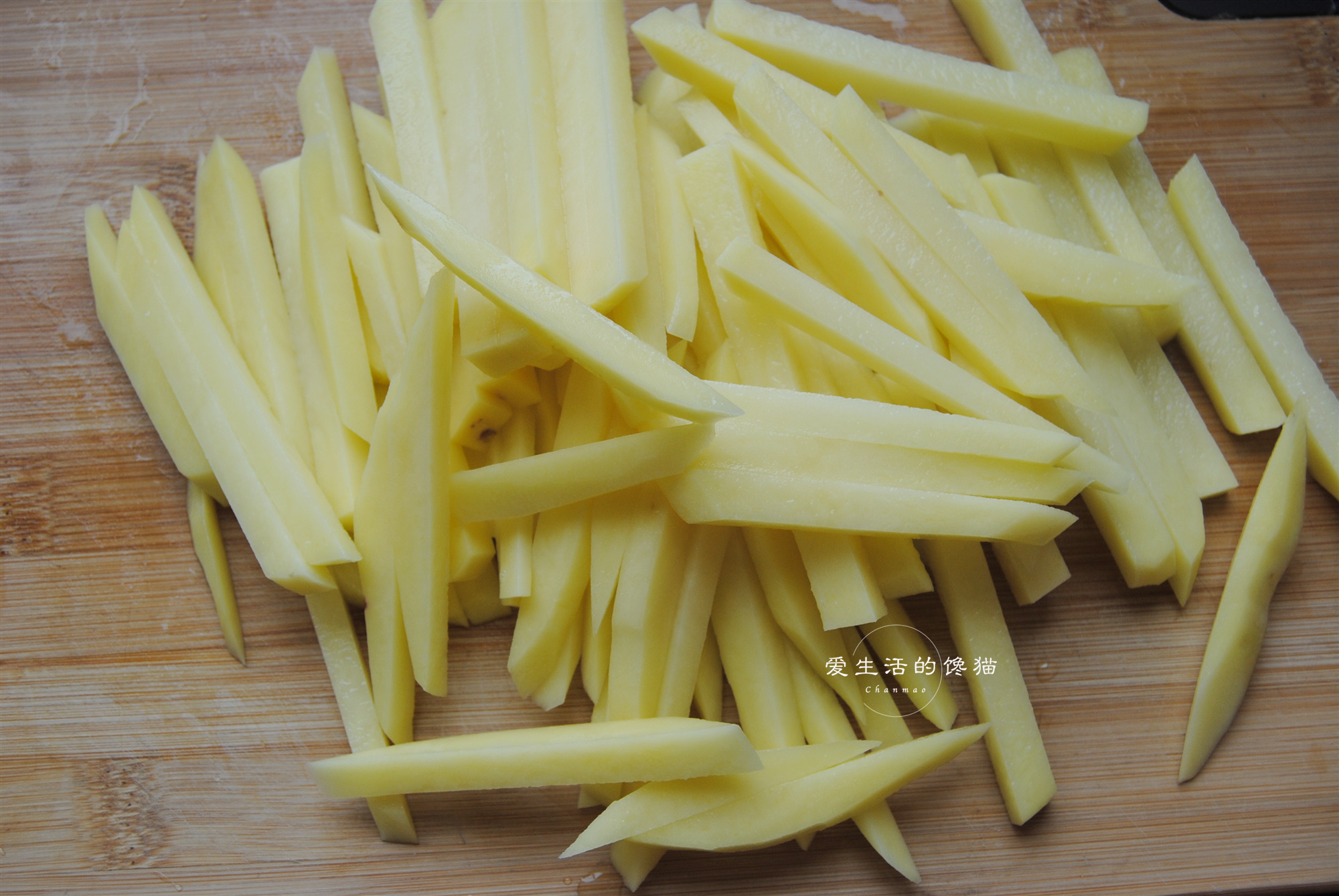 薯条简单又好吃不用放冰箱里,薯条这样做比外面买的还要好吃