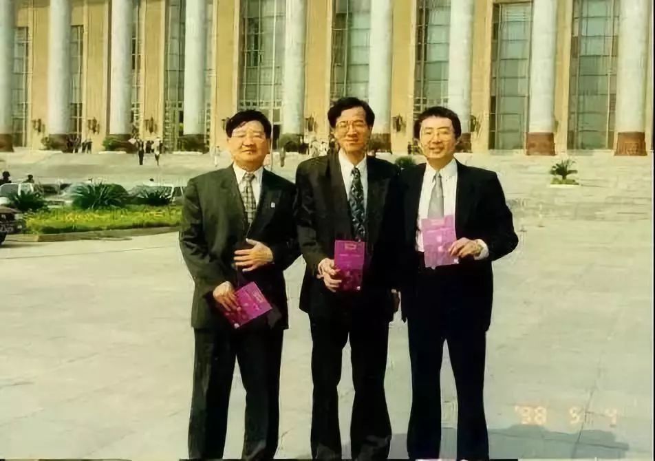 俞敏洪到底是个什么样的人,俞敏洪中国最富有的老师