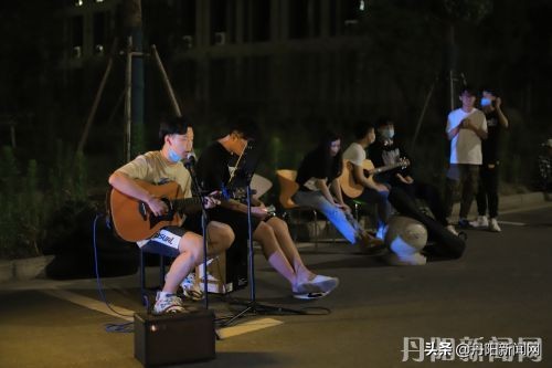 南师大中北学院音乐节,南师大中北学院北大门夜市