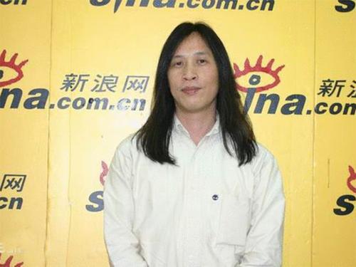 他是香港“烂片”拍得最好的导演，实力不输王晶，典型的给钱就拍