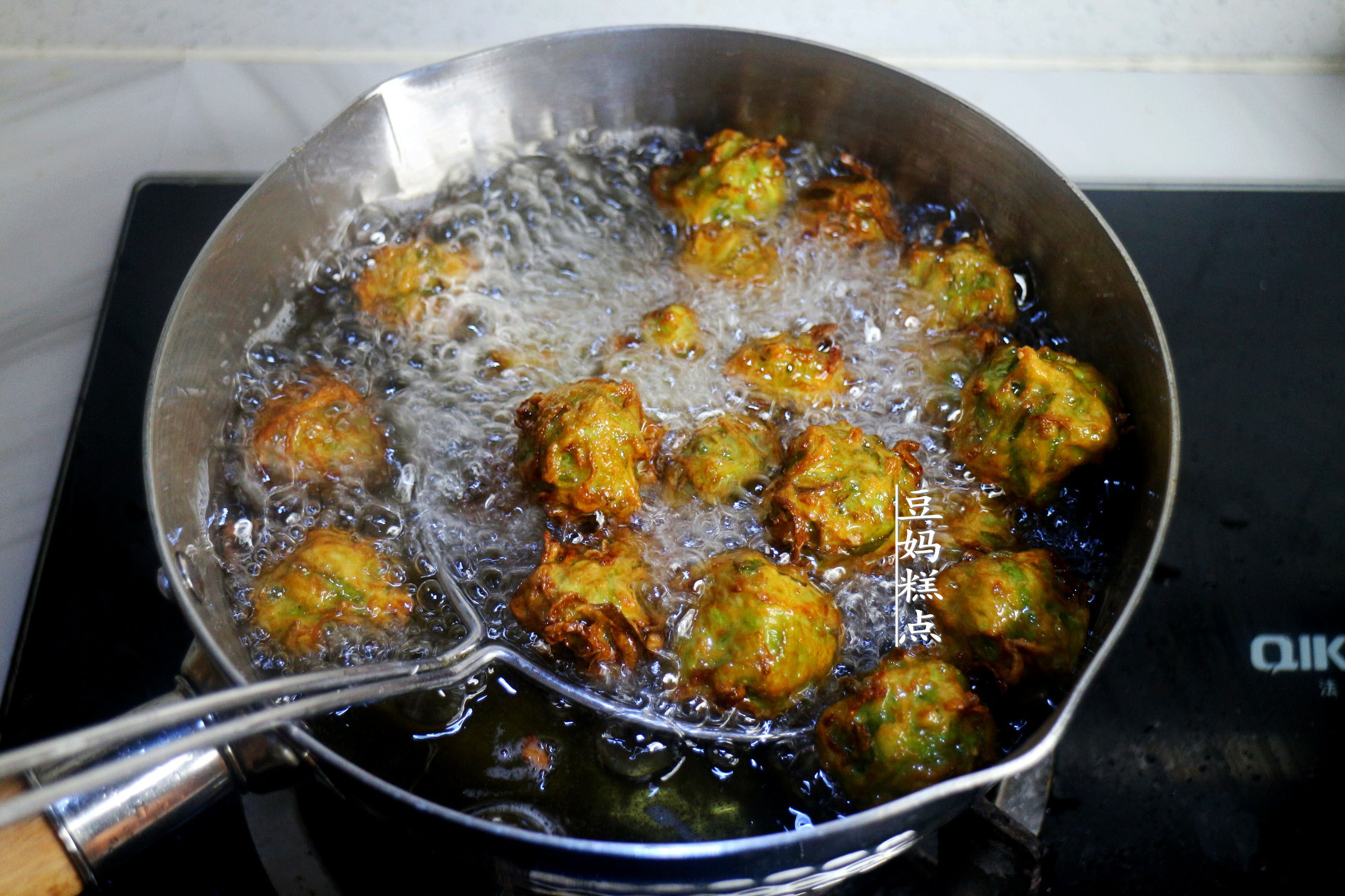 炸好丸子萝卜怎么做好吃,萝卜丸子放什么炸又酥又软