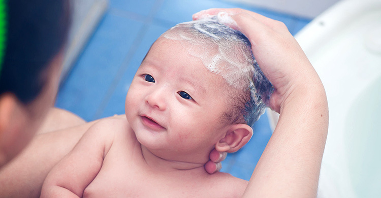 怎么帮婴儿洗澡不腰疼,怎样帮婴儿洗澡