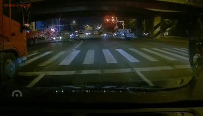 大车把桥压塌,大货车把桥压塌了怎么办