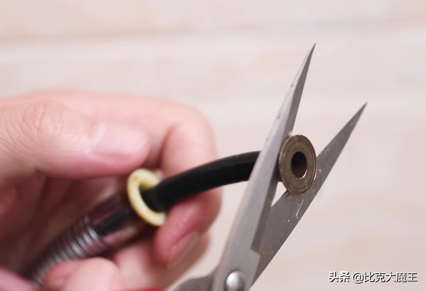 热水器花洒喷头上面漏水怎么修,热水器花洒漏水怎么修