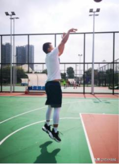 中考体育项目居家锻炼指南⑥|动图+分析，手把手教篮球练习技巧