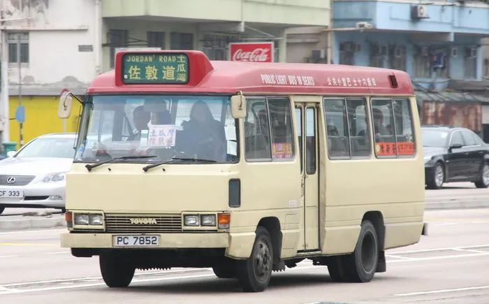 丰田最强的面包车考斯特,丰田考斯特23座中巴车驾驶体验