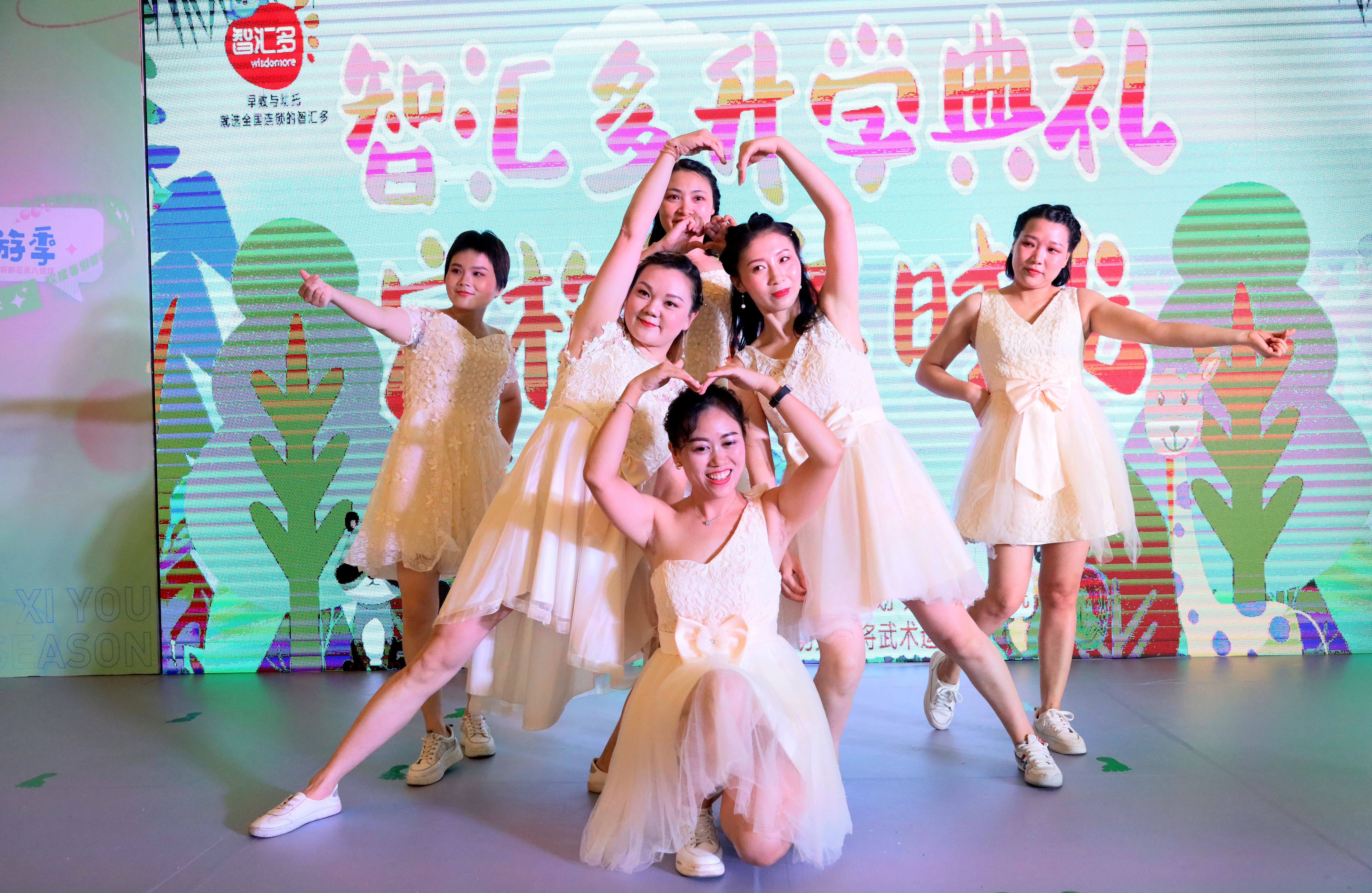 安徽芜湖:定格最美的时光!“智汇有你,多姿多彩”升学典礼举办