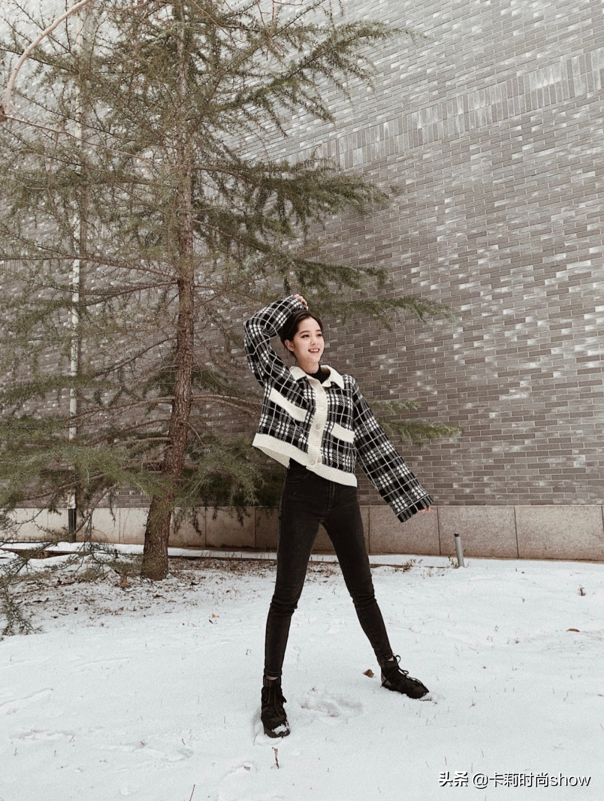 吴昕衣品时髦的穿搭,吴昕越来越美了复古开衫搭老爹裤