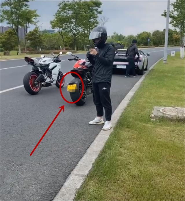 杜卡迪大魔鬼牌照挂哪里,杜卡迪要上什么车牌