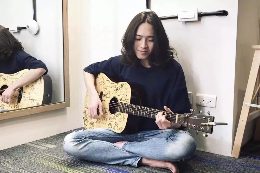 学吉他会出现什么症状,孩子学吉他好处和坏处