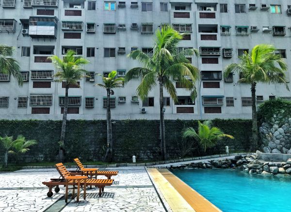 这家酒店有全台唯一「乌龙院主题房」，还能在馆内开赛车