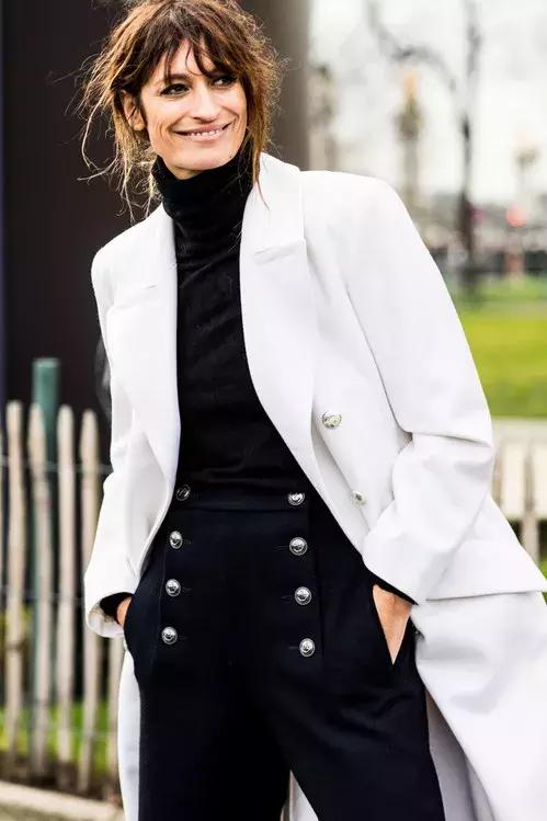 这个冬季时髦精都是这么穿大衣的,时髦的人喜欢这样穿