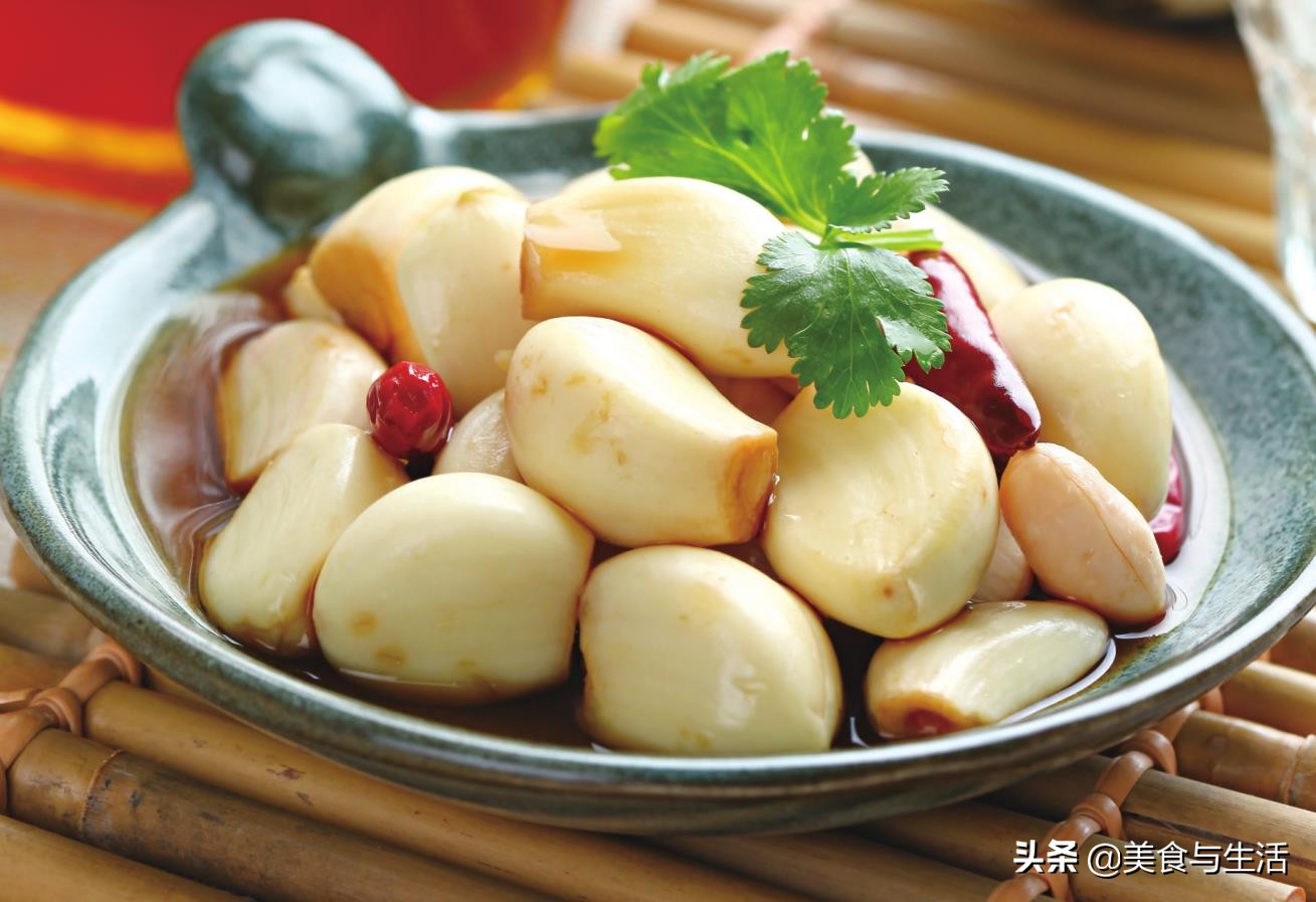 怎样做泡蒜又脆又好吃,家常泡蒜做法