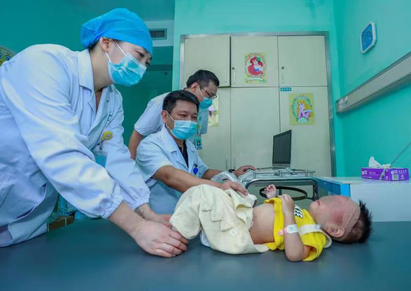 三个月宝宝肠子打结,一个多月宝宝肠管扩张