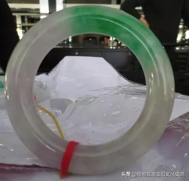 怎么辨别翡翠手镯好坏图解,翡翠手镯好坏最简单方法