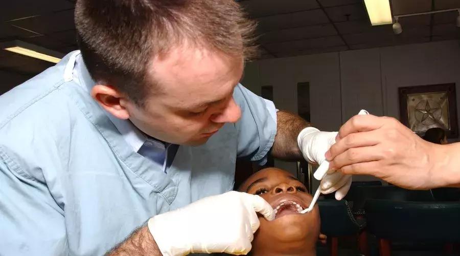 盘点那些看着都很疼的拔牙方法,拔牙过程的操作步骤及注意事项