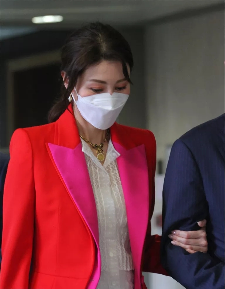 李嘉欣紧身裤搭配,李嘉欣胖时