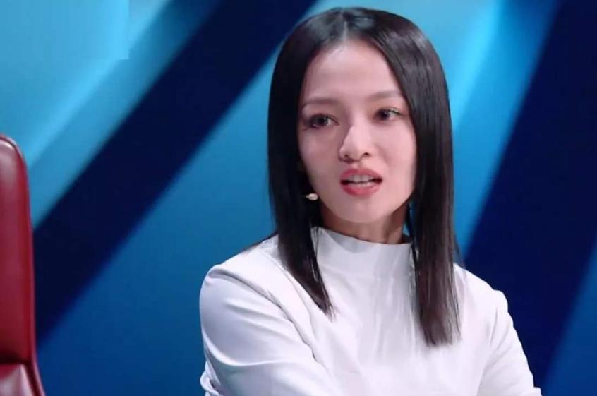 说哭萨顶顶拉踩炎亚纶，为赢《歌手》，《天赐的声音》剑走偏锋？