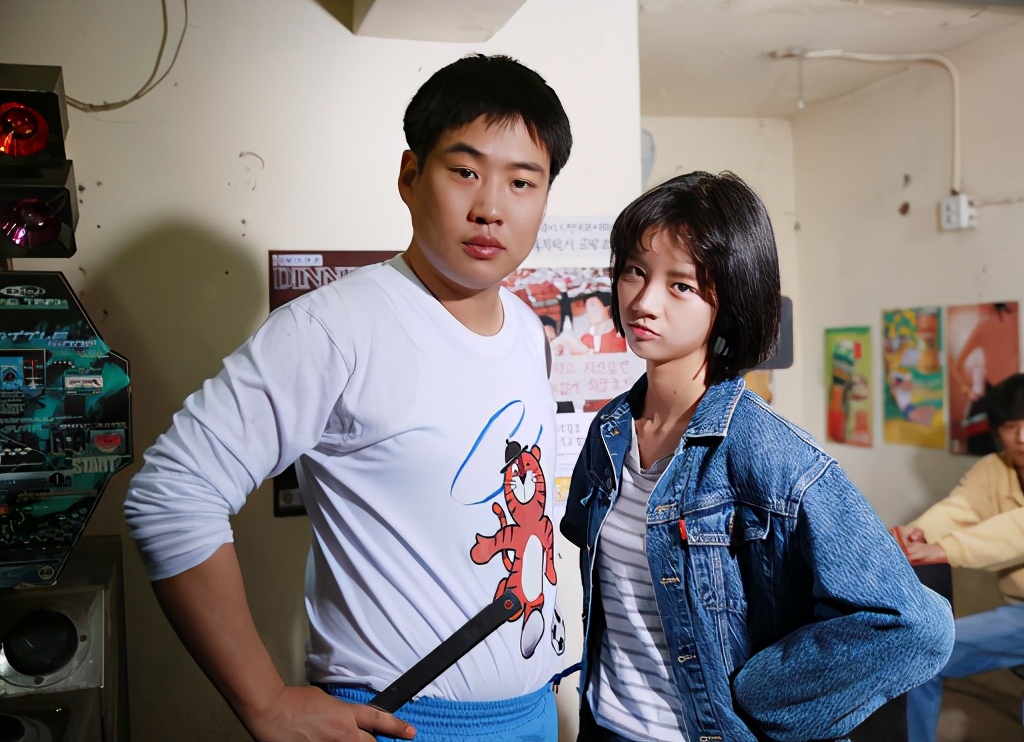 请回答1988德善所穿什么颜色毛衣,请回答1988德善所穿什么毛衣