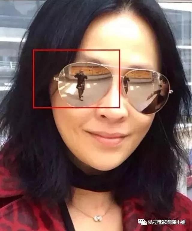 刘嘉玲54岁：经历富商绯闻和裸照风波，不生娃，靠8个字撑到今天