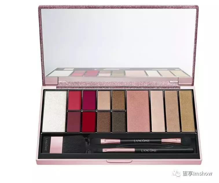 从法律系学生到宇宙时尚博主，Chiara做了些什么？