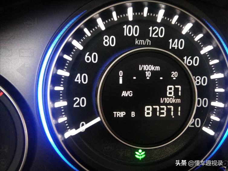 新车保养公里数和时间一览表,新车一年跑8万公里正常吗