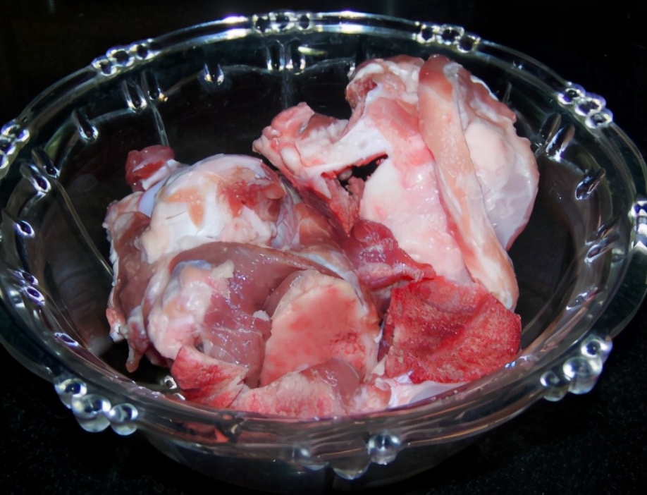 猪蹄炖莲藕怎么炖藕才烂,莲藕炖汤怎么做能软烂好吃