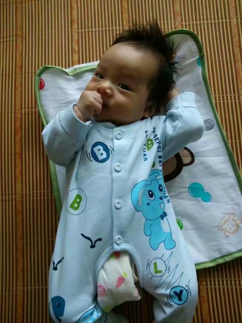 3岁小孩老是咬手指咬手臂,3岁小孩喜欢咬玩具