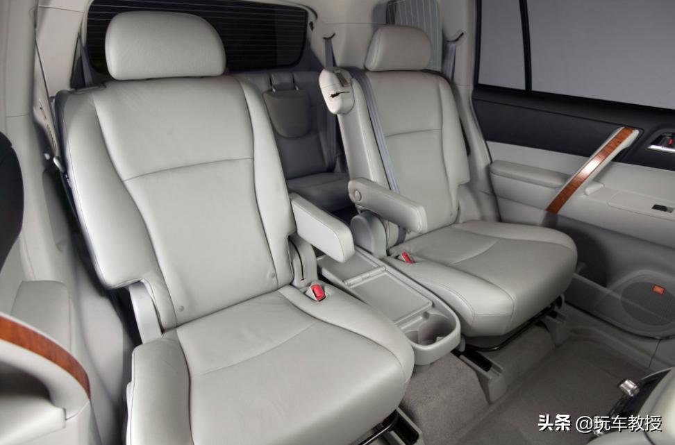 十万家用7座性价比最高的suv推荐,这2款高大威猛的同门7座suv你选谁