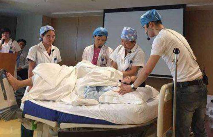 妇科内检男医生,内检时候医生会不会观察侧切