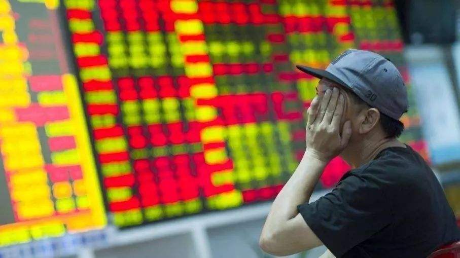 如果一个国家经济衰退会怎样,全球爆发金融危机对股票的影响