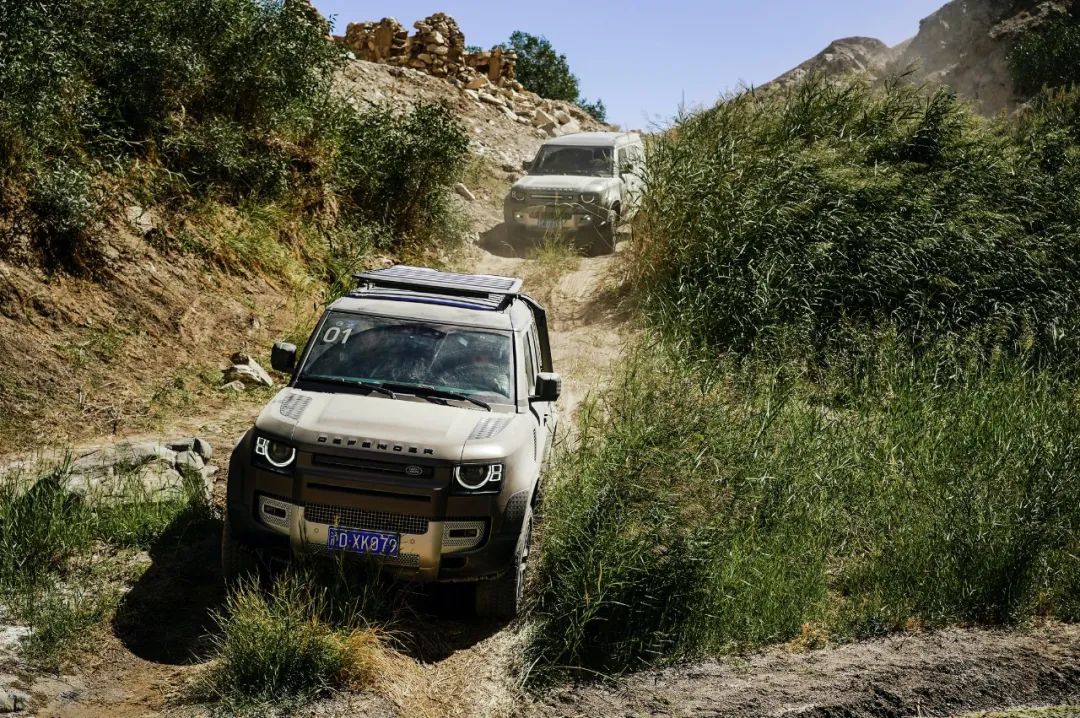 平行进口路虎卫士110版最新试驾,路虎卫士110p400e试驾