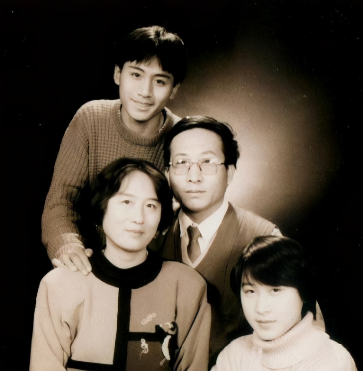 刘烨混血儿女变化大，儿子帅气女儿腼腆，法国妻子傲娇美丽似贵族