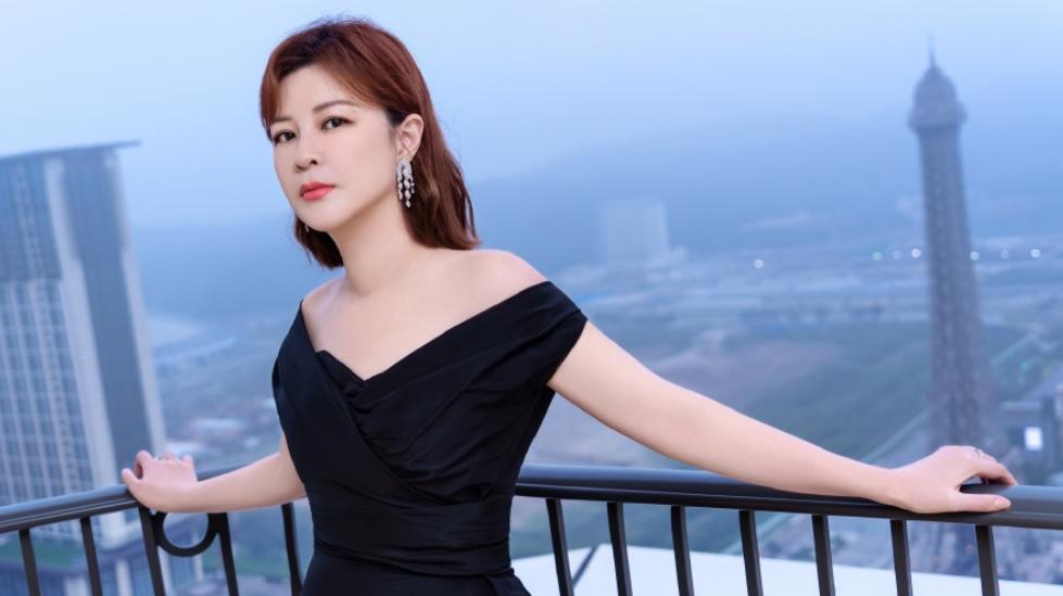 刷微博容易手滑怎么办？张艺兴告诉你答案，杜华学着点