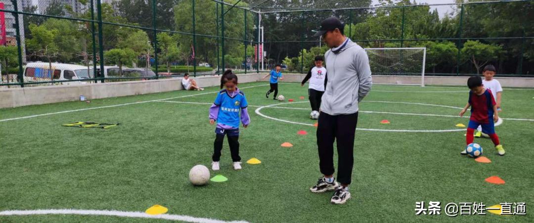 畅享绿茵场，我心尽飞扬—烟台市莱山区锐风体育教练举行足球训练