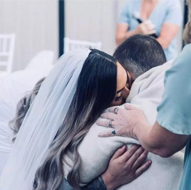 澳大利亚男子脑癌和女子结婚,澳洲女子身患绝症嫁给挚爱